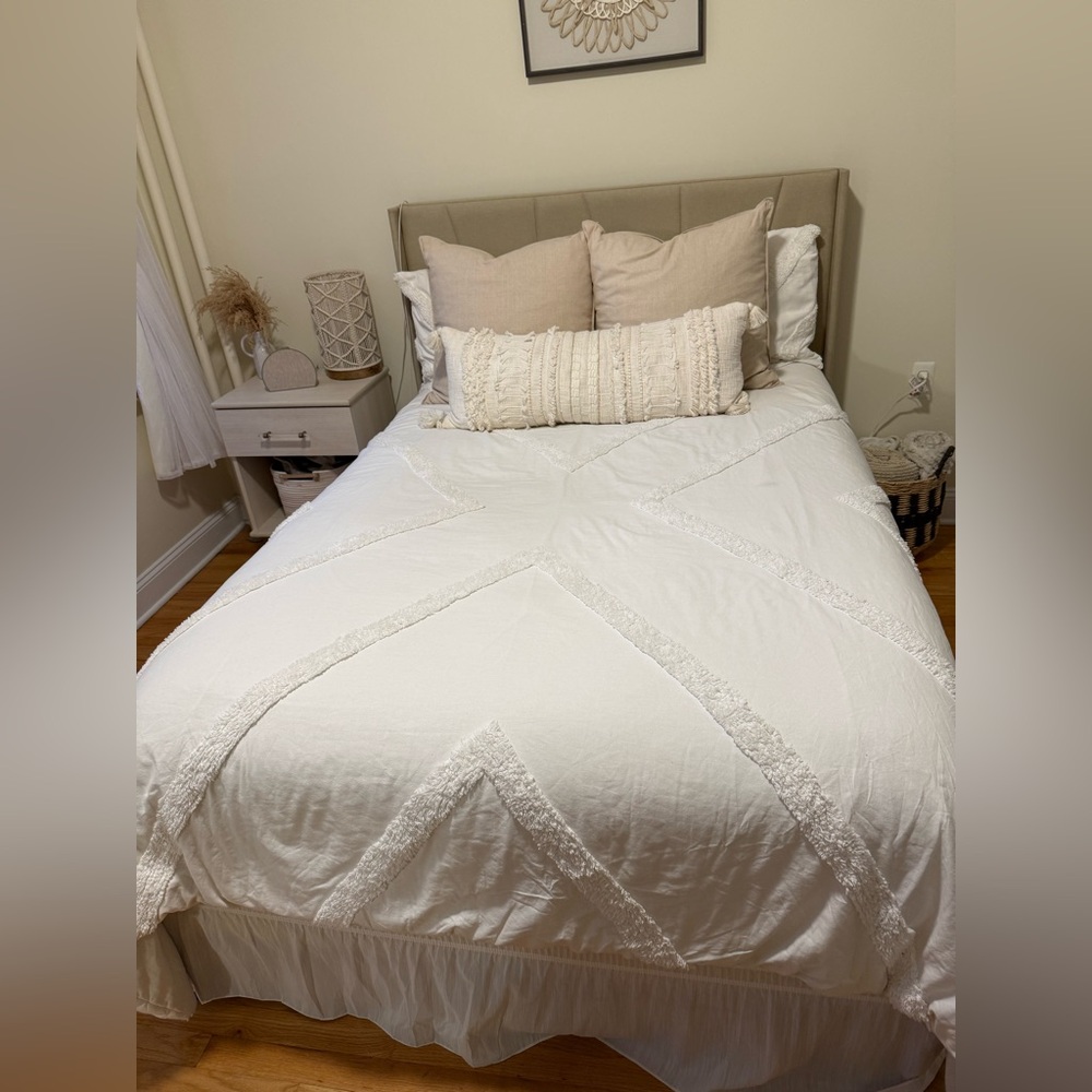 DKNY comforter & sham ivory bedding set